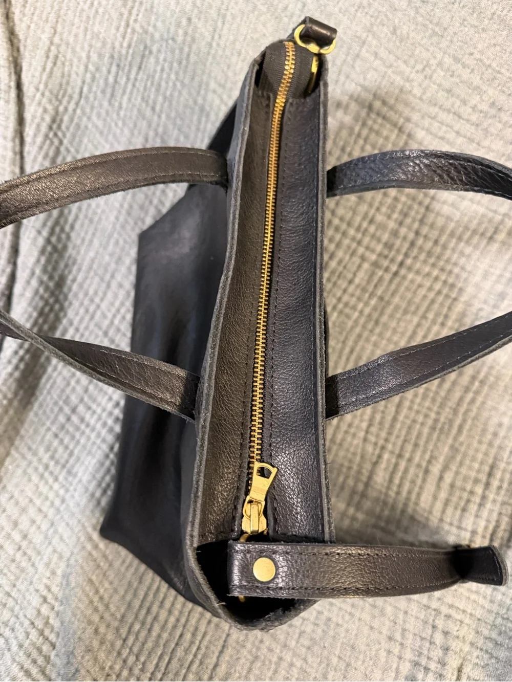 Portland Leather Medium Crossbody Tote with zipper - black